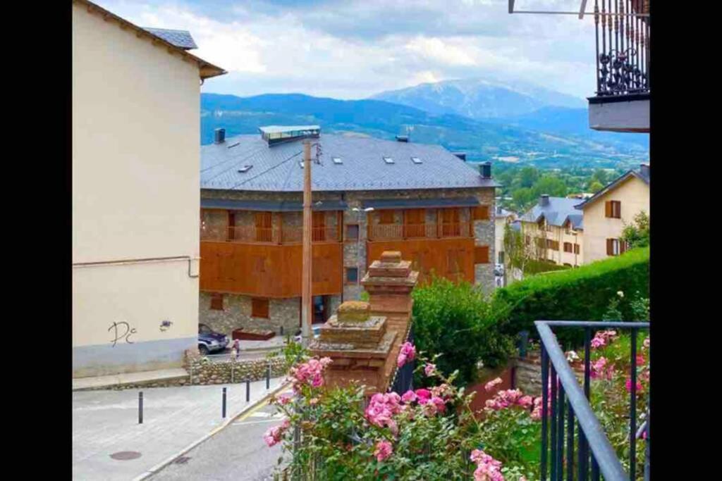 Puigcerdá Centro. Acogedor apartament en el pueblo Exterior foto